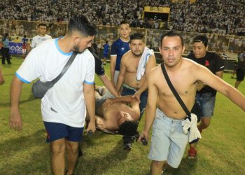 Lamentable: Estampida en estadio Cuscatlán deja 12 aficionados fallecidos durante el Alianza-FAS