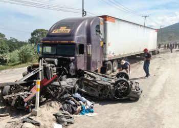 Conductor de rastra provoca múltiple accidente de tránsito cerca de redondel Integración