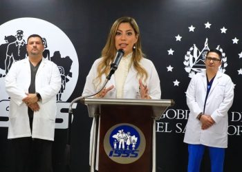 «Nuestros especialistas atendieron de manera oportuna a todos los pacientes»: directora del ISSS sobre incidente en el Cuscatlán
