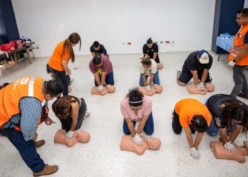 Ministerio de Salud capacita en primeros auxilios a miembros de barras de Alianza y FAS