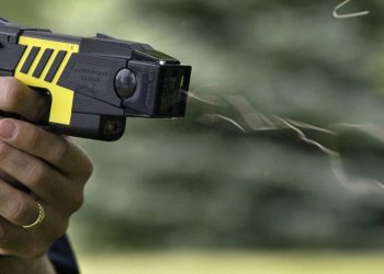 Muere una australiana de 95 años tras recibir descarga de pistola Taser de un policía
