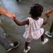 Autoridades estadounidenses admiten que se negó traslado de emergencia a niña migrante con 40 grados de fiebre en Texas