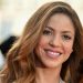 Shakira muestra su destreza en surf y cómo domina las olas