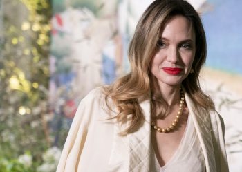 Angelina Jolie confirma que Brad Pitt intentó callarla del maltrato a sus hijos