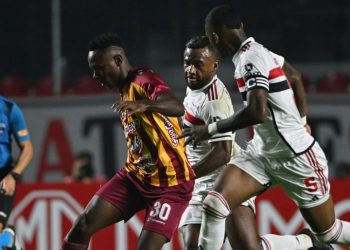 Brayan Gil y Tolima cayeron 5-0 ante Sao Paulo y ahora el atacante deberá incorporarse a la Azul en Asia