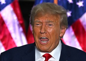 Trump defiende su manejo de documentos en una entrevista en Fox News