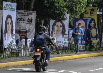 El sistema democrático navega por aguas turbulentas en Guatemala