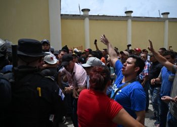 Guatemala votó sin grandes ilusiones y espera los resultados