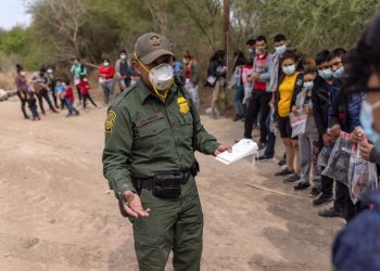 Gobierno de Biden planea enviar a niños no acompañados a un antiguo internado en Carolina del Norte