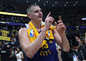 Jokic impone su ley en primer triunfo de Nuggets en las Finales de la NBA