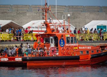 Nuevos rescates de migrantes cerca de Canarias tras muertes en un naufragio