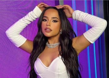 Becky G lanza su nueva canción «La Nena» junto a Gabito Ballesteros