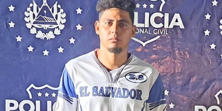 El sospechoso fue identificado como Douglas Enrique Flores Chávez. Foto PNC