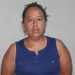 Capturan a mujer que aparece en video recogiendo «willas» lanzadas por pandilleros desde el penal de Mariona