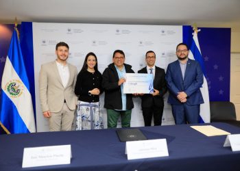 Entregan 250 licencias corporativas de plataforma de aprendizaje de inglés SINGIT, para usuarios salvadoreños