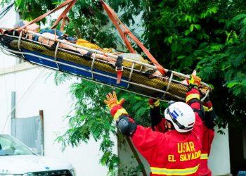 USAR El Salvador sigue capacitándose en Panamá como equipo de élite mundial