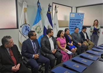 La Dirección de Medicamentos intercambia conocimientos técnicos con Guatemala