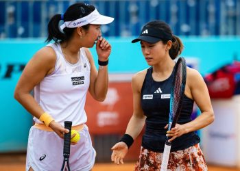 Una pareja de dobles descalificada de Roland Garros por bolazo a una recogepelotas