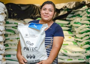 Gobierno entrega paquetes agrícolas en San Salvador