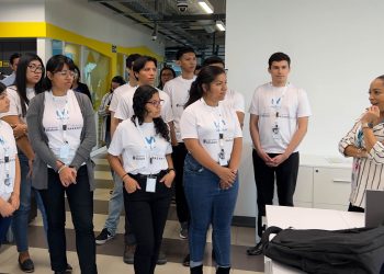Movistar integra nuevo grupo de jóvenes a su programa de pasantías