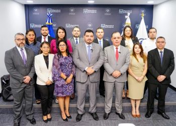 Firman convenio para agilizar trámites migratorios de niños y adolescentes