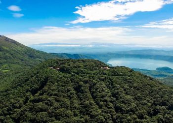 Aumentan las divisas y las compras de turistas que prefieren El Salvador