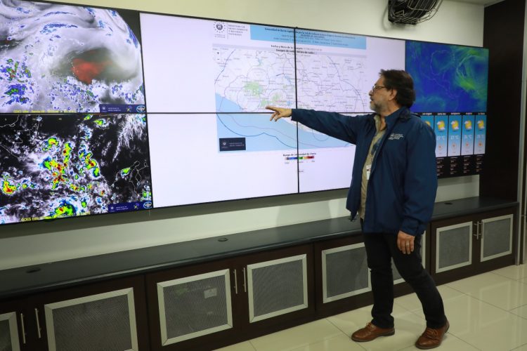 Las imágenes que generan los radares son enviadas al Observatorio de Medio Ambiente para emitir pronósticos y alertas a la población.