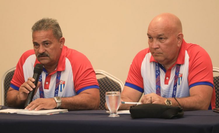 El subjefe de la delegación cubana, José Antonio Carrero (Izq.), afirmó que su país no es el favorito en estos juegos. Foto/David Martínez