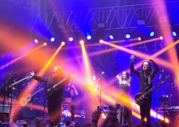Haggard cautivó al público salvadoreño con una noche de sinfonía y metal