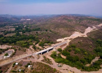 Puentes del periférico Gerardo Barrios de San Miguel tienen un avance de 96 %