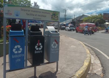 Promueven la recolección y separación de plástico en Zacatecoluca, La Paz