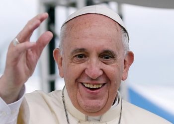 El papa retoma el trabajo desde el hospital
