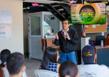 Jóvenes reciben formación ambiental en CUBO San José, Soyapango