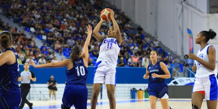 El Salvador dio la pelea ante una Cuba que sufrió para ganar en baloncesto femenino