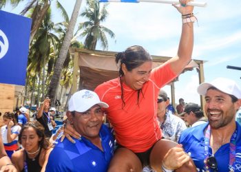 «Estando dentro del agua pensaba en lo feliz que estaría mi familia en casa y en todo El Salvador», Sindy Portillo, surfista ganadora de oro