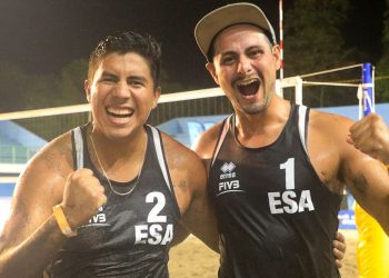 El Salvador remató fuerte en su debut en voleibol de playa
