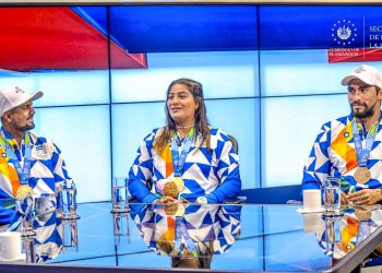 «Fue un trabajo en equipo»: surfistas salvadoreños y medallistas en San Salvador 2023