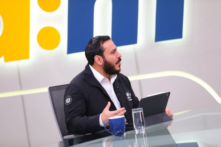 El ministro Alabi resalta el apoyo que el presidente Nayib Bukele ha dado a la salud pública del país. Foto: Cortesía.