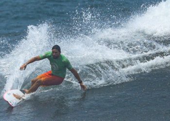 Las olas fueron hurañas con Bryan Pérez, pero sigue en la pelea por el boleto a Santiago 2023