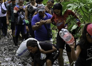 Panamá prevé nuevo récord de migrantes que cruzan selva del Darién hacia EE. UU.