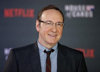 Denunciante afirma en juicio que Kevin Spacey le dijo que estuviera «tranquilo» mientras intentaba agredirle