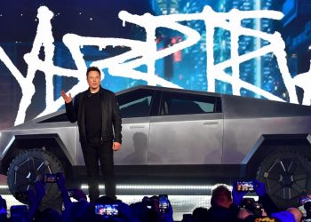 Cybertruck, la primera pickup eléctrica de Tesla, sale de planta
