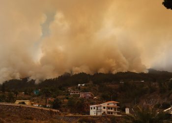 Incendio en isla española de La Palma quema miles de hectáreas en horas