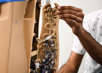 ANDI, el robot que suda y muestra el impacto de los golpes de calor en humanos