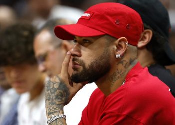 Neymar recibe multa de 3,3 millones de dólares por obra con «infracciones ambientales» en mansión