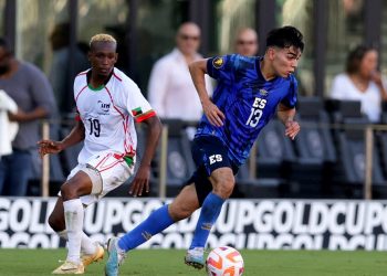 «Si Leonardo Menjívar quiere crecer, debe irse a jugar fuera del país»: Hugo Pérez, técnico de El Salvador