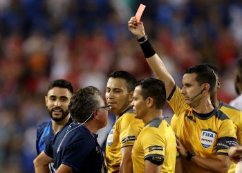 Tras la expulsión de Mauricio Cienfuegos en Copa Oro, Hugo Pérez salió a respaldarlo