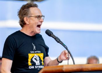 Estrellas de Hollywood apoyan en Nueva York a actores en huelga