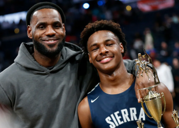 VIDEO | LeBron James muestra a su hijo tocando piano tras alta del hospital