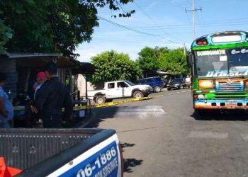 Buseros irresponsables han sido capturados gracias a denuncias en redes sociales